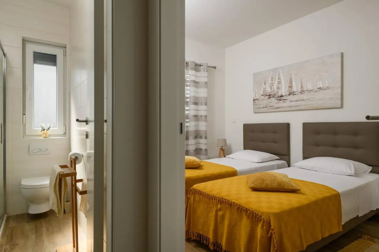 Villa Dora Pula 0*,
