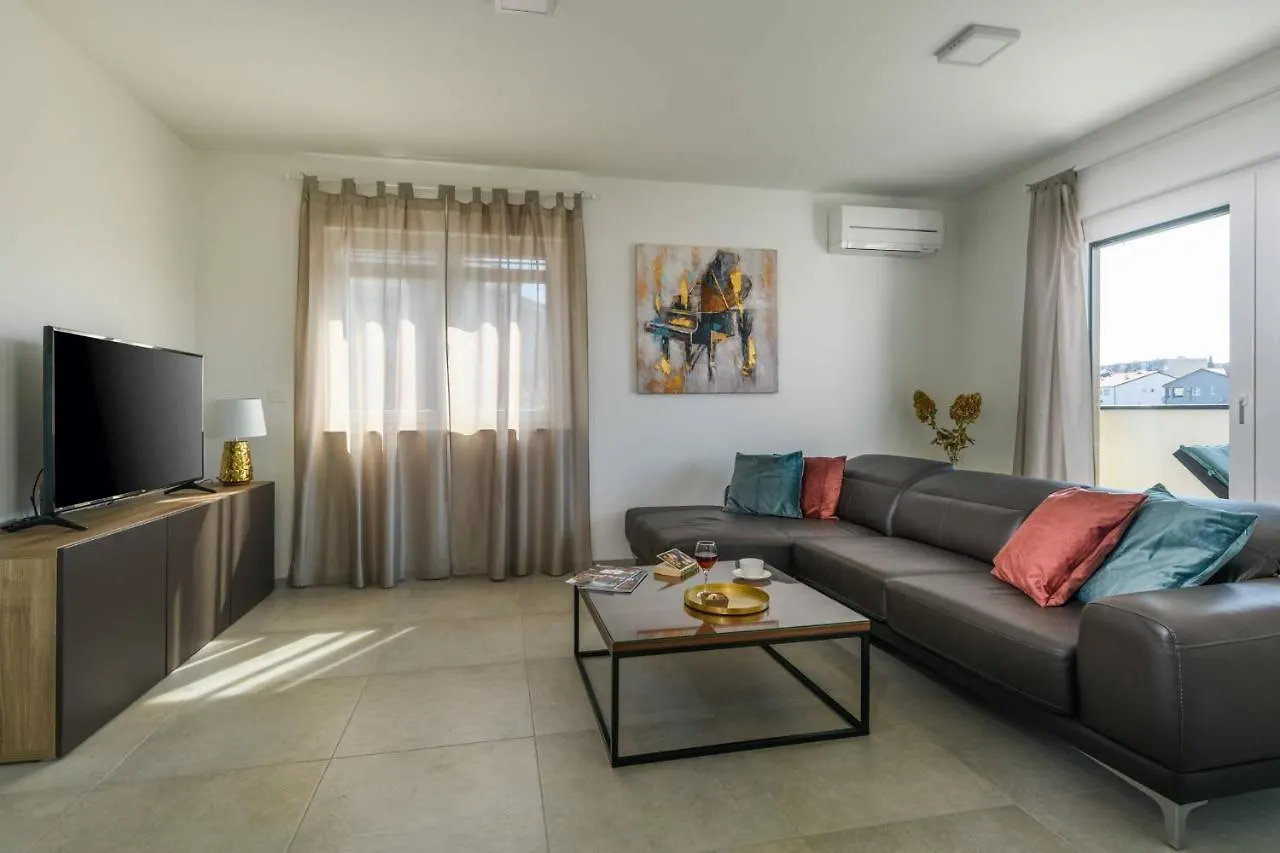 Villa Dora Pula 0*,