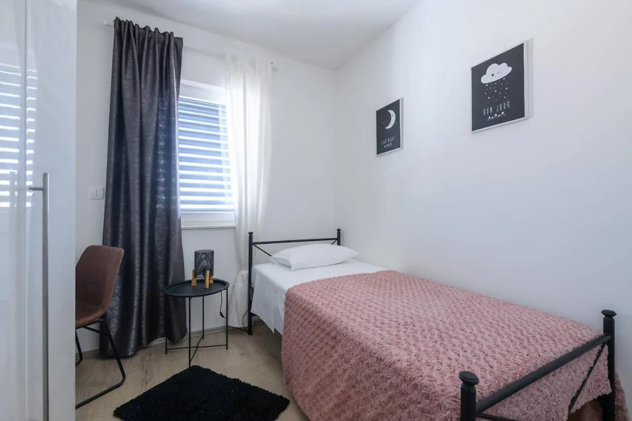 Lägenhet Villa Dora Pula